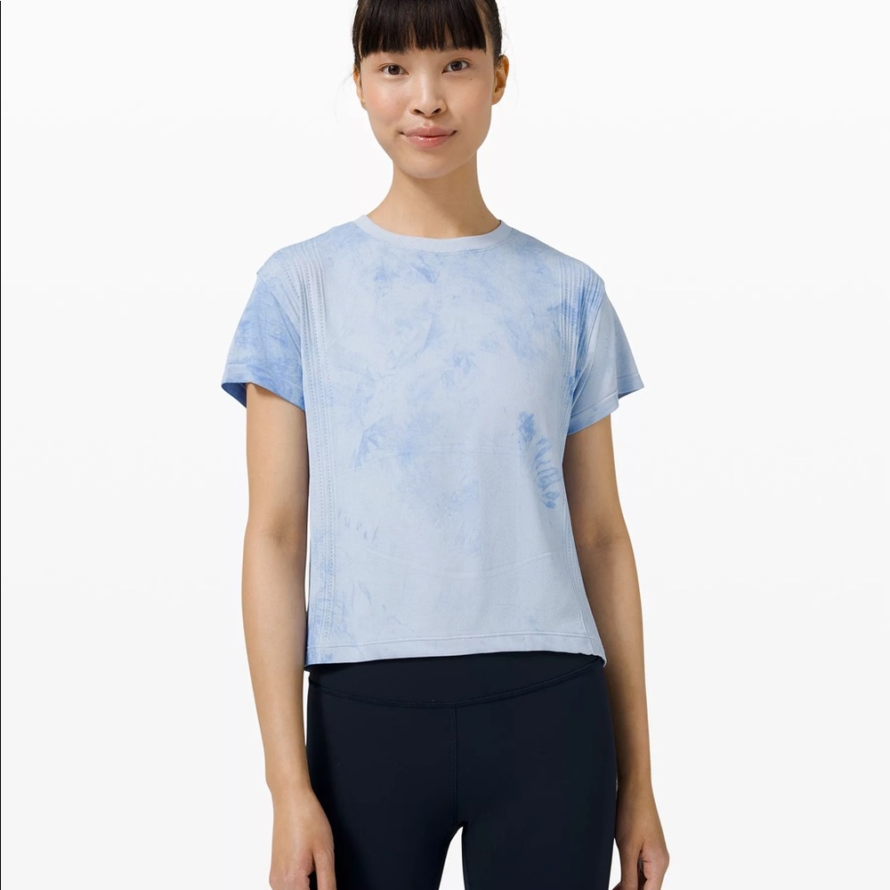 Lululemon train to be top size small/4